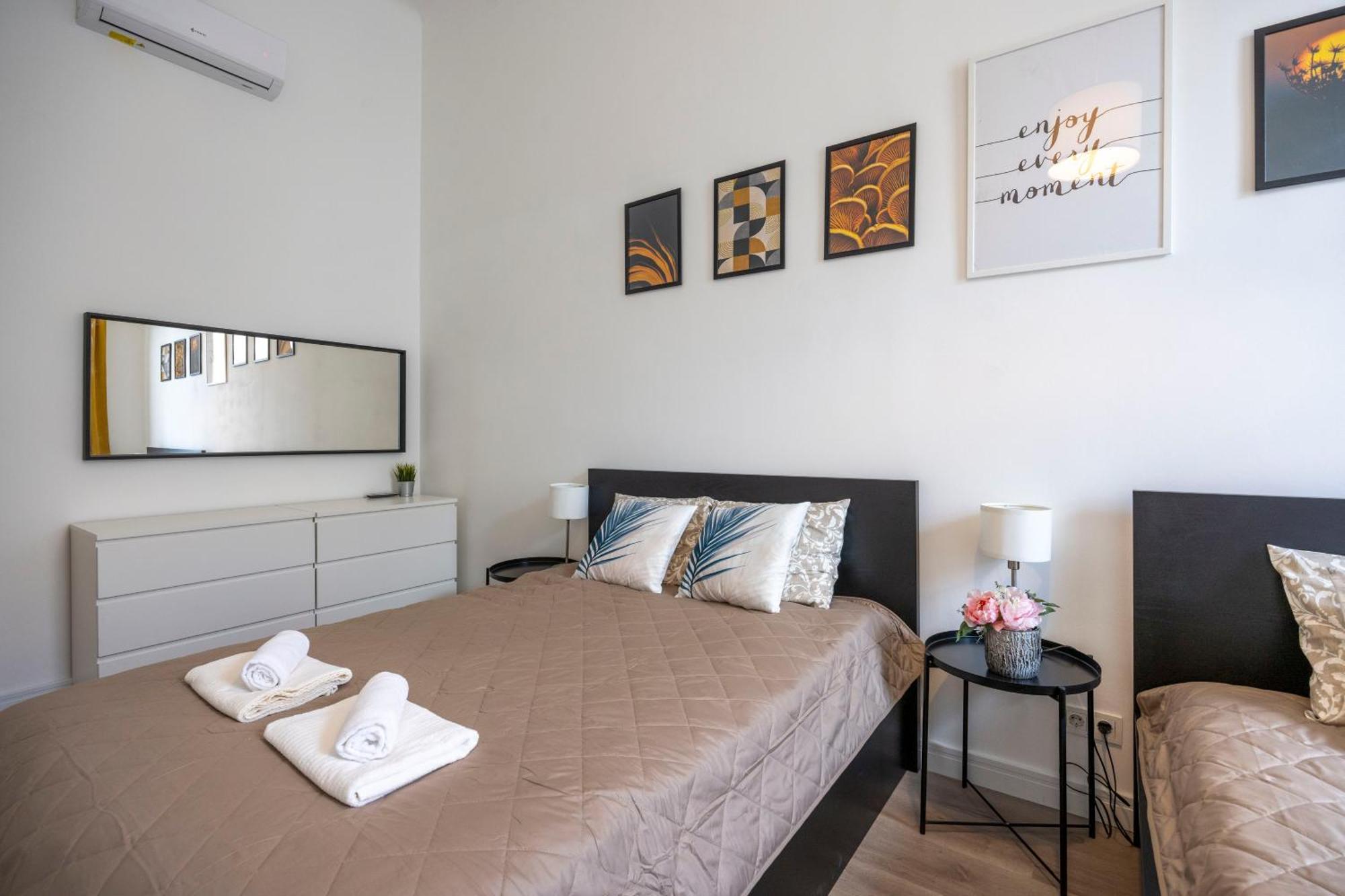 Spacious Cozy Home With 4Bedroom In The Heart Of Bp Budapest Exterior foto