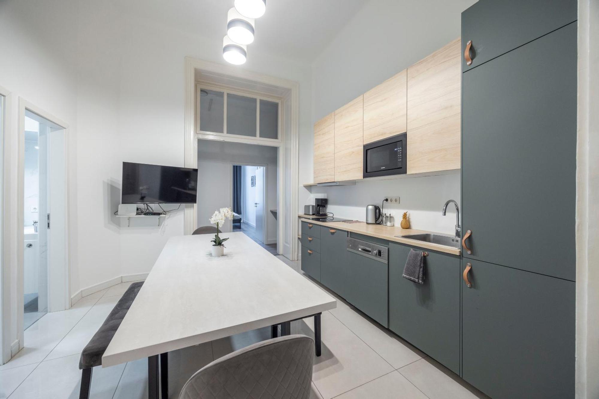 Spacious Cozy Home With 4Bedroom In The Heart Of Bp Budapest Exterior foto
